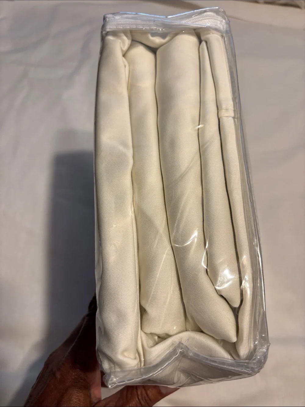 Queen 800-Thread Count Cream Sheet Set - Soft Cotton-Blend